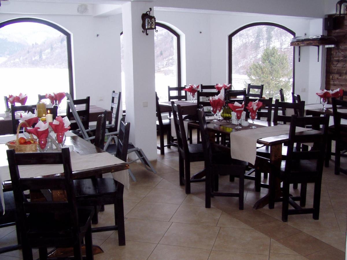 Taverna Pietrei Craiului Zărneşti Exteriör bild